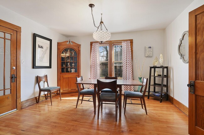 Building Photo - 705 N 5th Ave