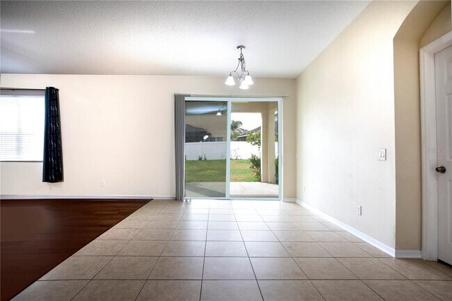 Building Photo - 1319 Rowantree Dr
