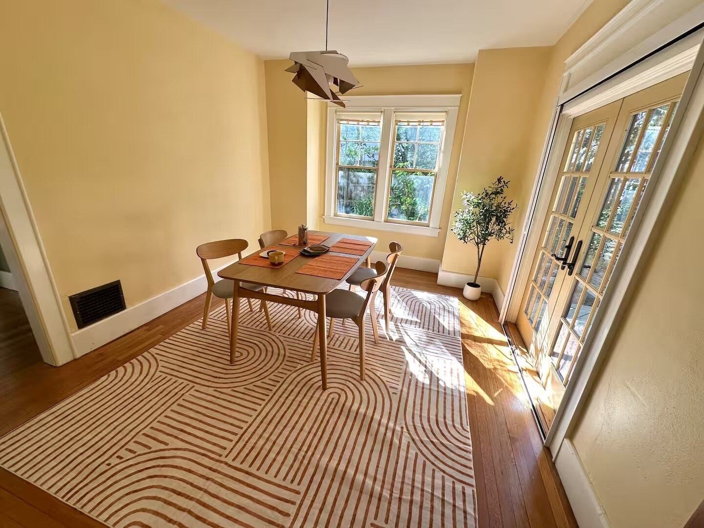 Building Photo - 608 Ackerman Ave