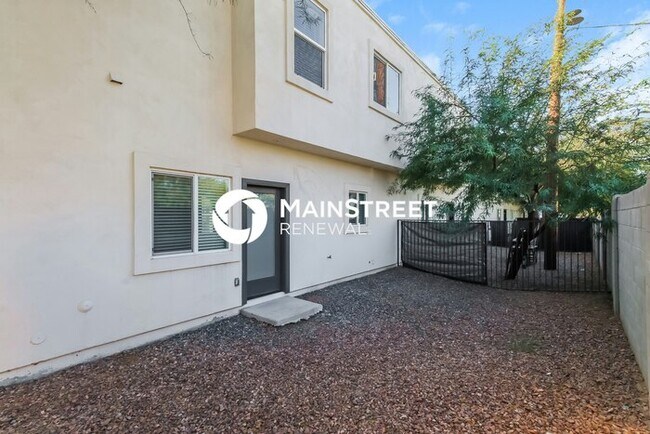 Building Photo - 3 Bedroom Pet-Friendly Home in Phoenix, AZ...