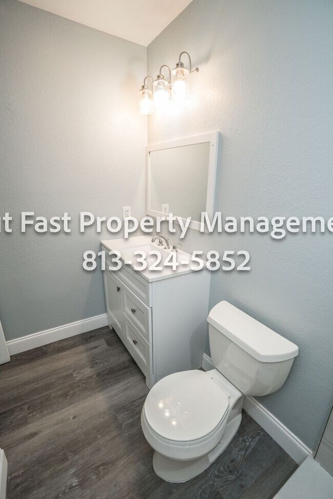 Building Photo - Bright Corner-Lot Home Near Bayshore and City Conveniences