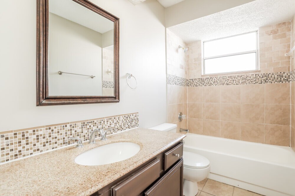 Building Photo - 8465 Rockridge Dr