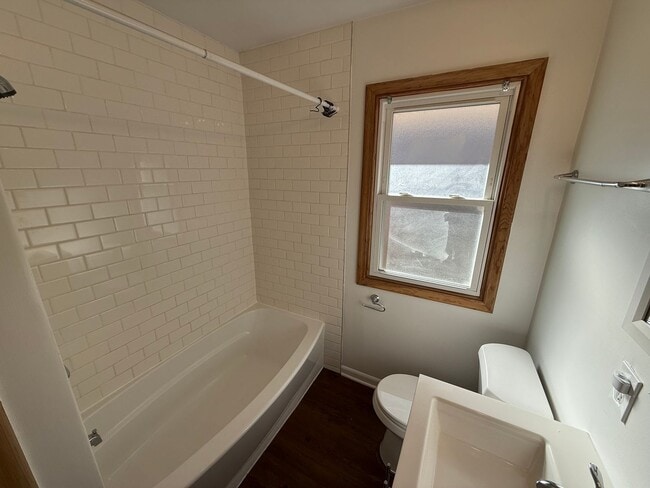 Building Photo - 3BR off 50th and Center