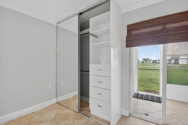 Building Photo - 447 Flanders I
