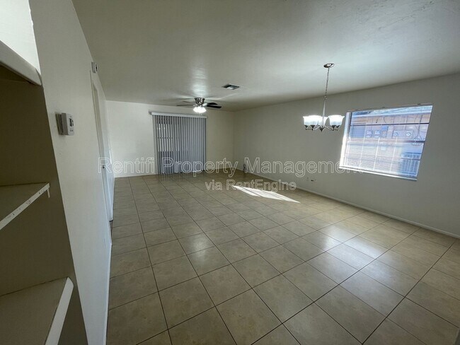 Building Photo - 805 SE 24th Ave