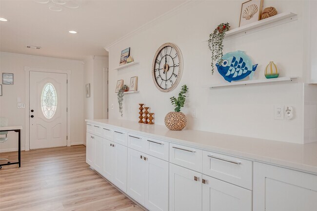 Building Photo - 510 Surf Oaks Dr