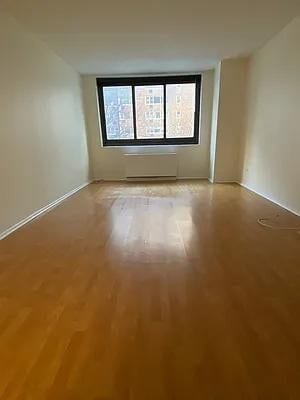 Building Photo - 347 W 57th St