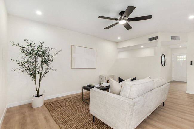 Building Photo - Fully Remodeled 4-Bedroom Home in Prime Gi...