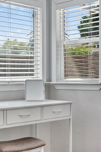 Building Photo - 768 Lakechime Dr