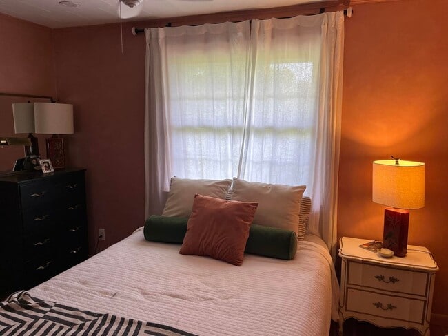 Building Photo - 2/2 Mtn Top Getaway - Huge Screened Porch w/ Stone Fireplace