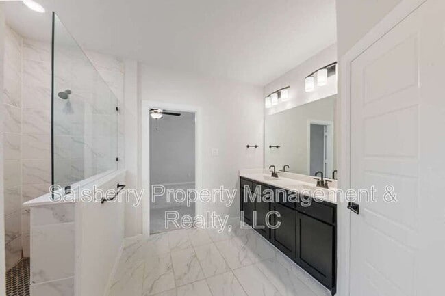 Building Photo - 9324 Trammel Davis Rd