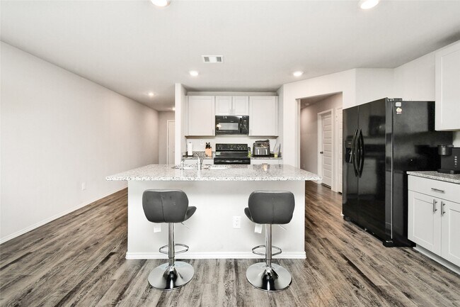 Building Photo - 7915 Meadow Cranesbill Ln