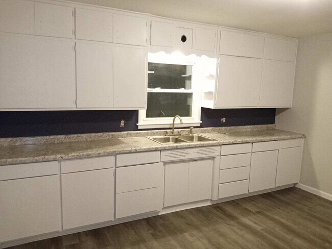 Kitchen - 2209 N North Ave