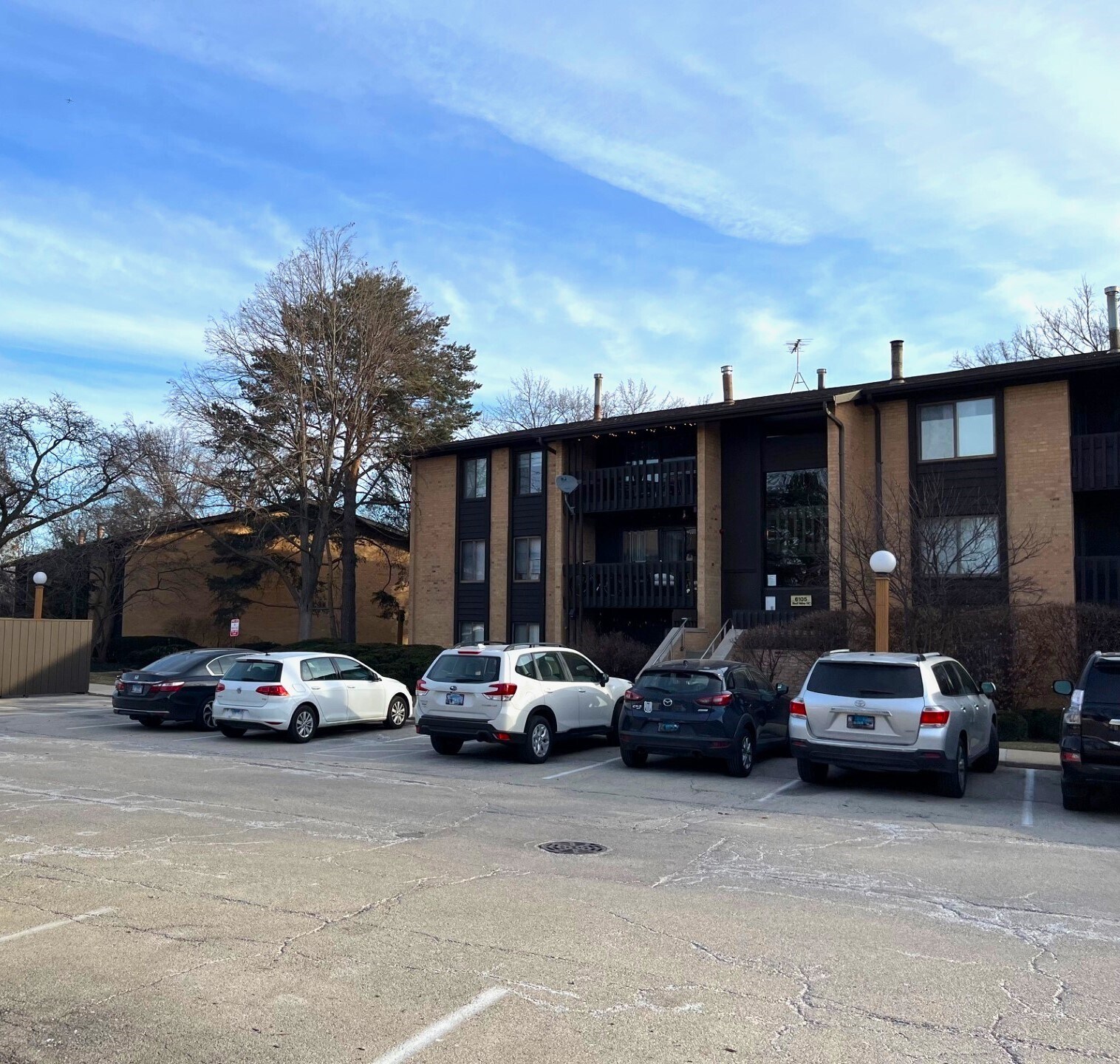 Building Photo - 6105 Knoll Valley Dr