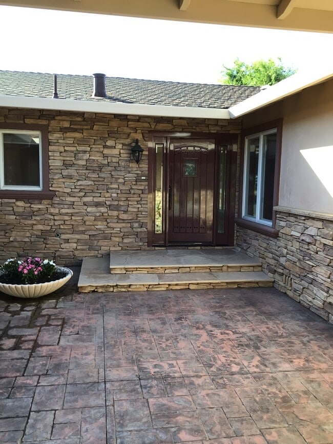 Building Photo - Stunning Executive Home in Almaden