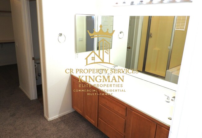 Building Photo - Beautiful 3 bed 2 bath Split Floor plan home - Near KRMC Hualapai Mountain Campus