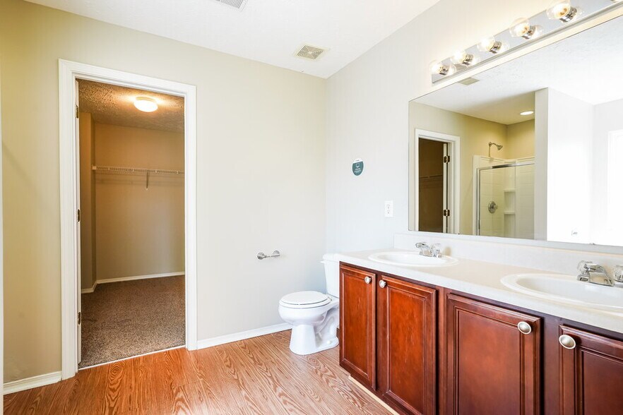 Building Photo - 2741 Sutherland Dr