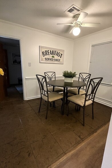 Breakfast nook - 3737 Hunting Creek Rd