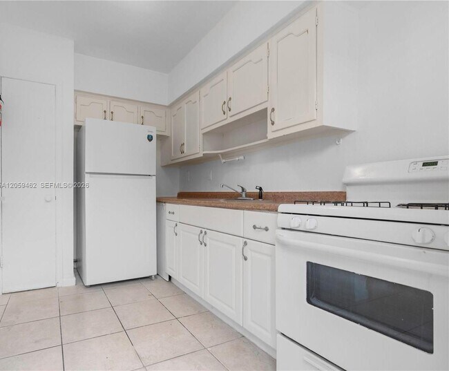 Building Photo - 744 85th St
