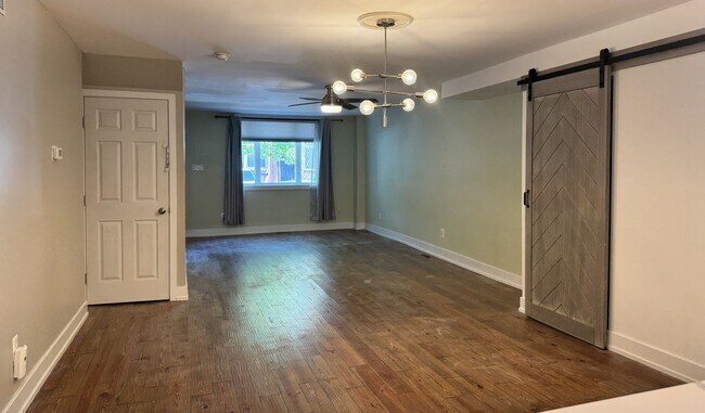 Building Photo - Spacious Passyunk Square Home with Finished Basement & Patio