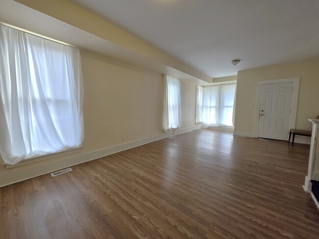 Building Photo - 382 North St