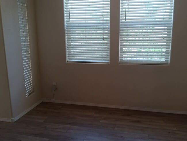 Building Photo - 3 Bedroom, 2 Bathroom Home! Schedule a Showing today!