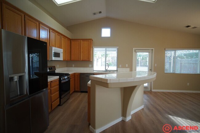 Building Photo - MOVE IN SPECIAL!!! $750 OFF FIRST MONTHS R...
