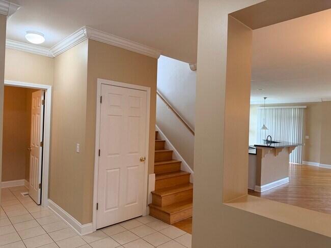 Building Photo - 1873 Crenshaw Cir