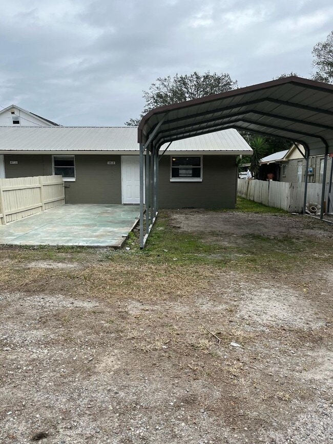 Building Photo - For Rent – Updated 1BR / 1BA Duplex in Zephyrhills