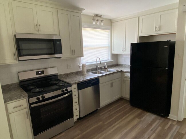 Building Photo - --  AVAILABLE IMMEDIATELY  -- 3 BR / 1 BA West End Home, Fenced in Backyard. Available Immediately!