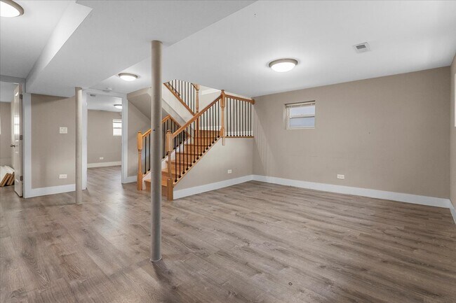 Building Photo - 5731 N Washtenaw Ave