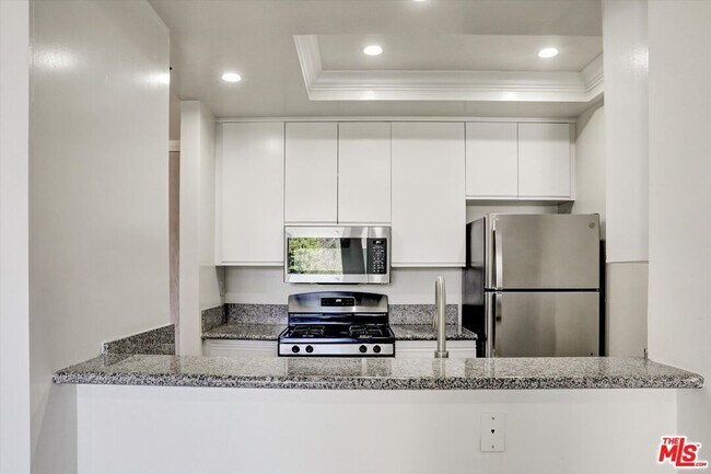 Building Photo - 10600 Wilshire Blvd