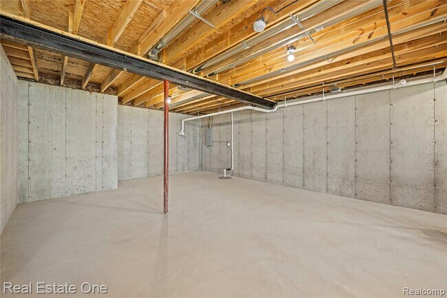 Building Photo - 7453 Village Ct
