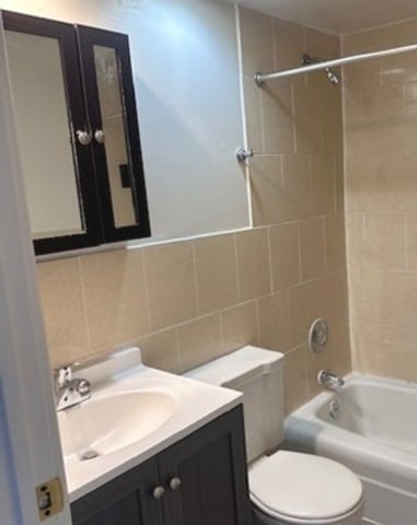 Building Photo - 5730 N Sheridan Rd