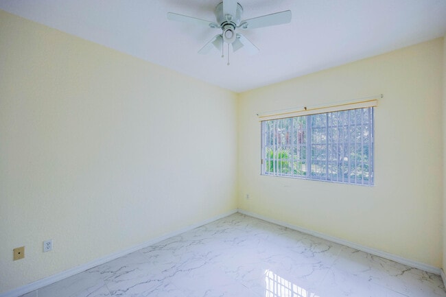 Building Photo - 5441 Via Delray Blvd