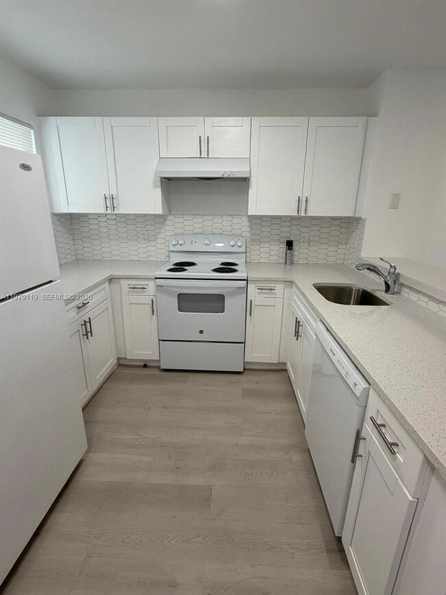 Building Photo - 8730 N Sherman Cir