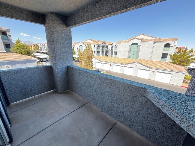 Building Photo - Beautiful 2 bedroom 2 bath condo