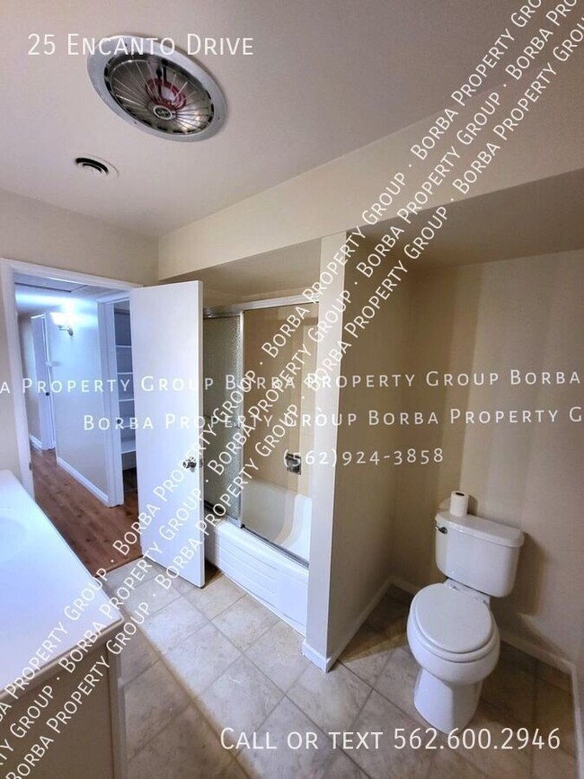 Building Photo - 25 Encanto Dr