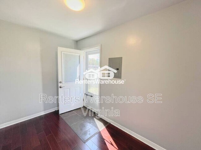 Building Photo - 712 Woodstock Rd