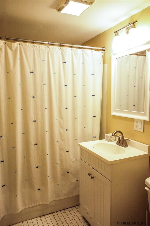 Building Photo - 69 Lawrence St