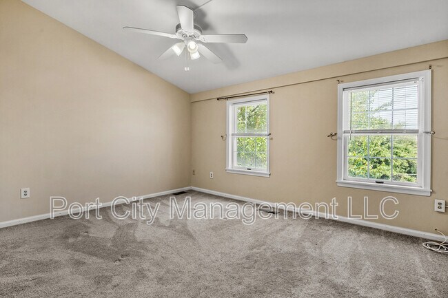 Building Photo - 2110 E Fairmount Ave