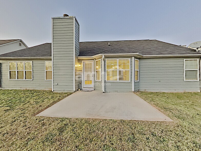 Building Photo - 466 Camella Cir