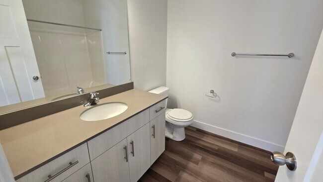 Building Photo - 6512 Skyline Lp Ln