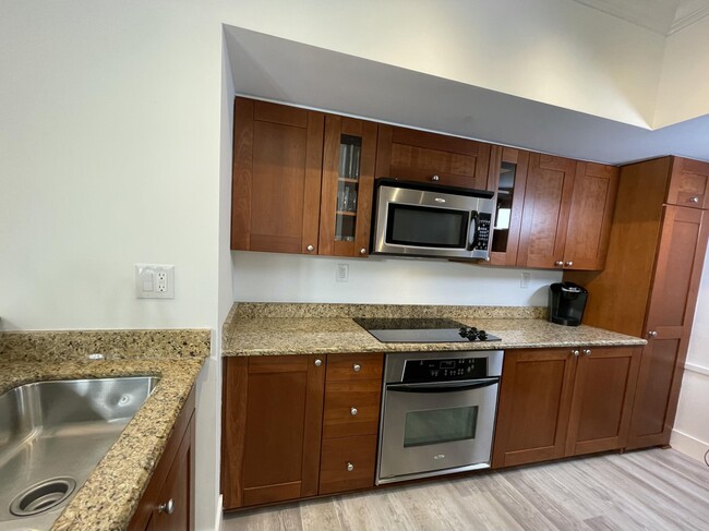 Building Photo - 415 NW Flagler Ave