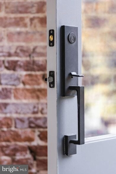 Building Photo - 2460 Ontario Rd NW