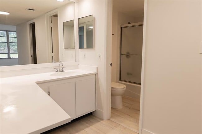 Building Photo - 4007 N Cypress Dr