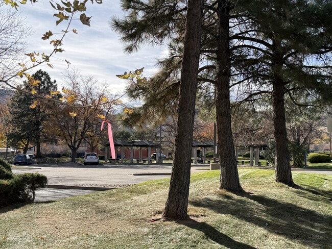 Building Photo - 1324 Balsam Ave