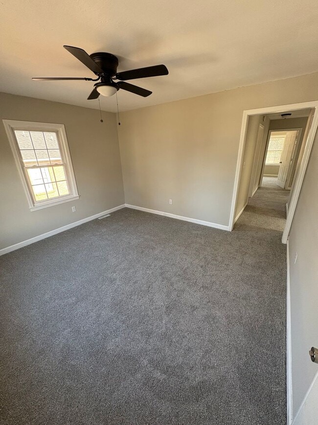 Building Photo - 15 Underwood Ave