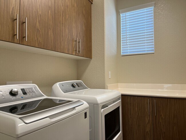 Building Photo - 10833 Portico Cir