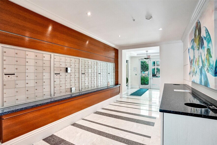 Building Photo - 700 E Boynton Beach Blvd